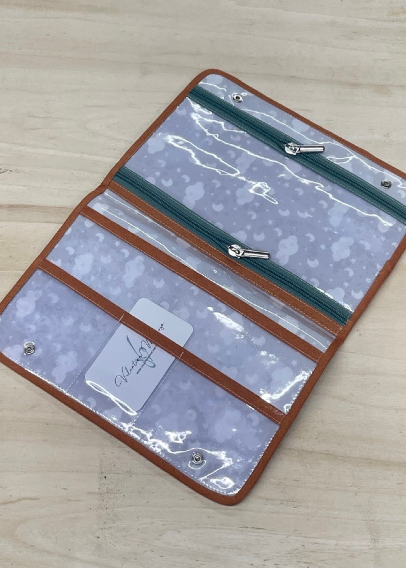 Porta Documenti <br> Little Lion e Notte Stellata